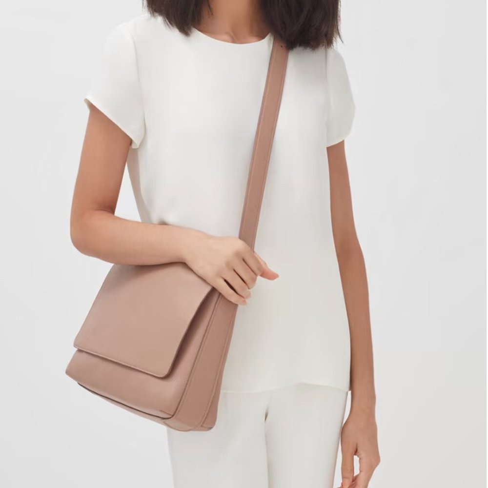NWT Cuyana Messenger Bag in Soft Rose Pebbled Leather 13"